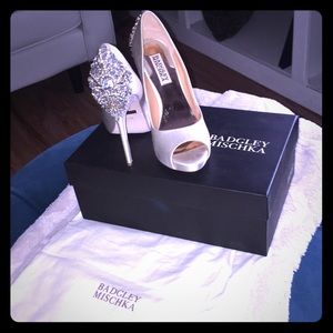 Badgely Mischka high heels cream